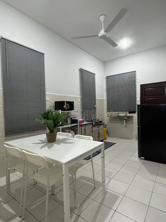 D'Sara Homestay Fully Furnished 3 Bedrooms All Aircond 2 Miles Centre Chukai Extérieur photo