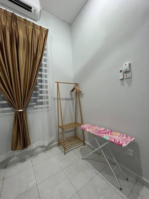 D'Sara Homestay Fully Furnished 3 Bedrooms All Aircond 2 Miles Centre Chukai Extérieur photo