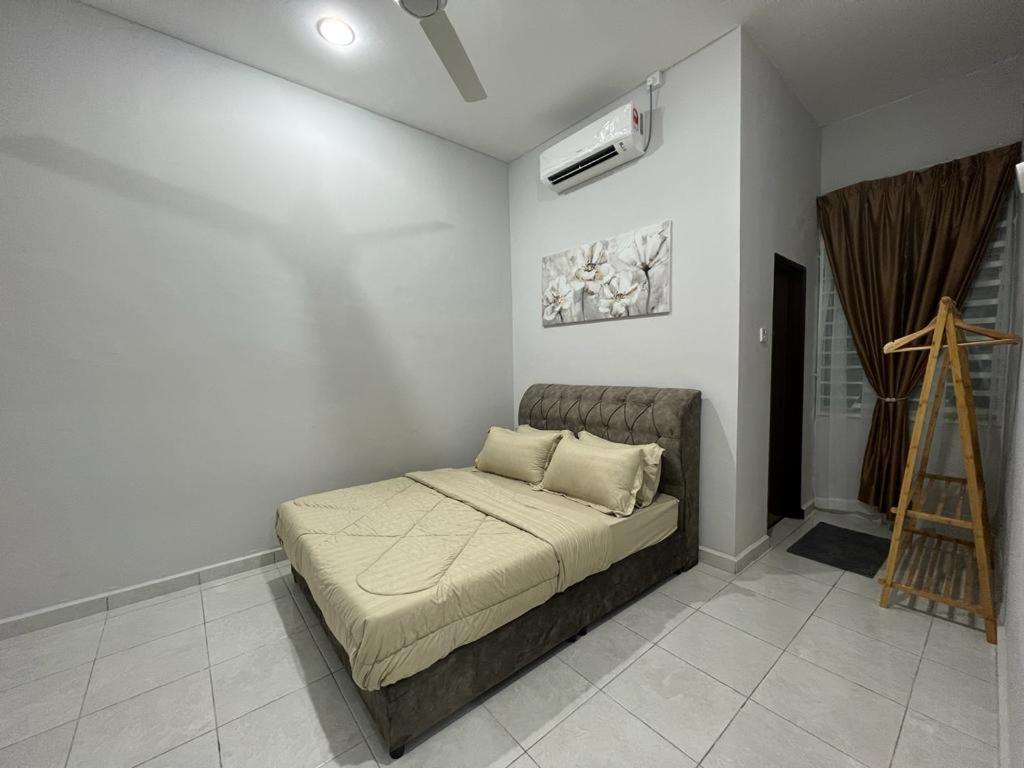 D'Sara Homestay Fully Furnished 3 Bedrooms All Aircond 2 Miles Centre Chukai Extérieur photo