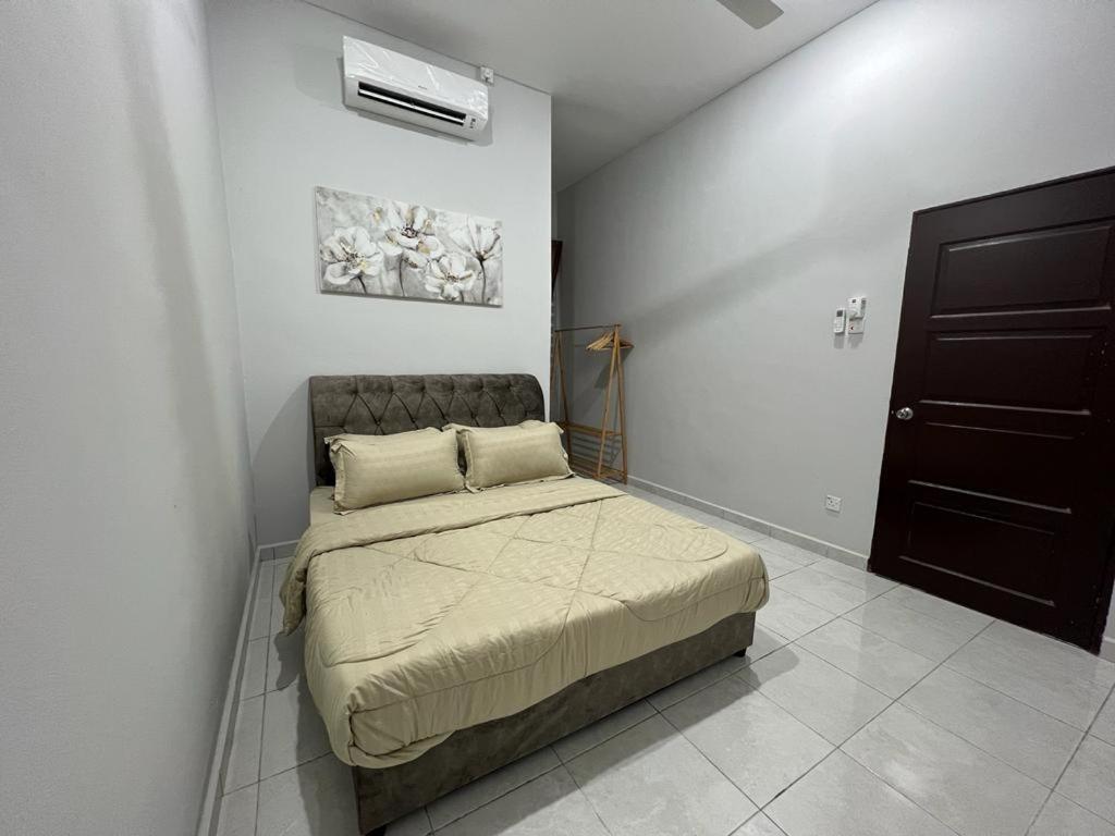 D'Sara Homestay Fully Furnished 3 Bedrooms All Aircond 2 Miles Centre Chukai Extérieur photo