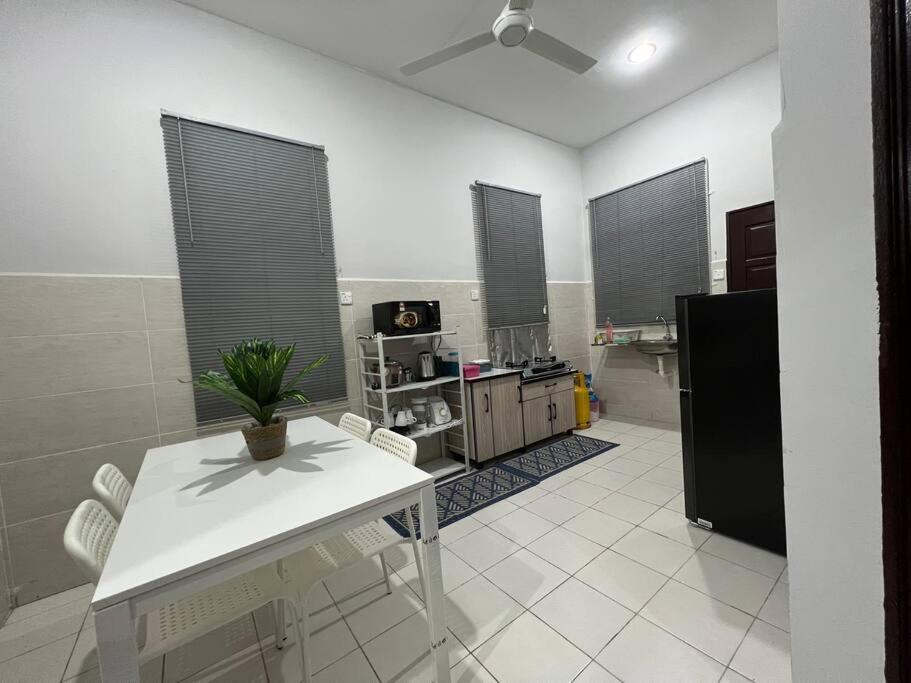 D'Sara Homestay Fully Furnished 3 Bedrooms All Aircond 2 Miles Centre Chukai Extérieur photo