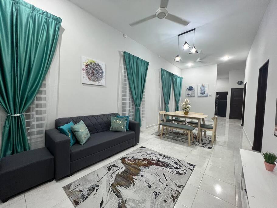 D'Sara Homestay Fully Furnished 3 Bedrooms All Aircond 2 Miles Centre Chukai Extérieur photo