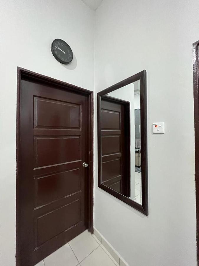 D'Sara Homestay Fully Furnished 3 Bedrooms All Aircond 2 Miles Centre Chukai Extérieur photo