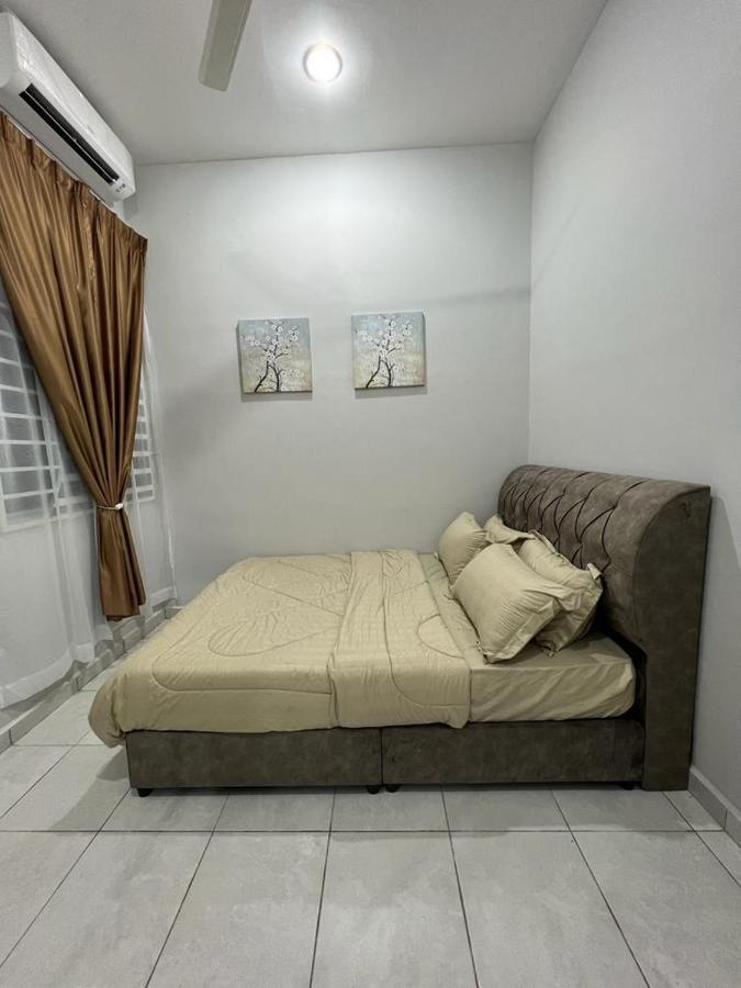 D'Sara Homestay Fully Furnished 3 Bedrooms All Aircond 2 Miles Centre Chukai Extérieur photo