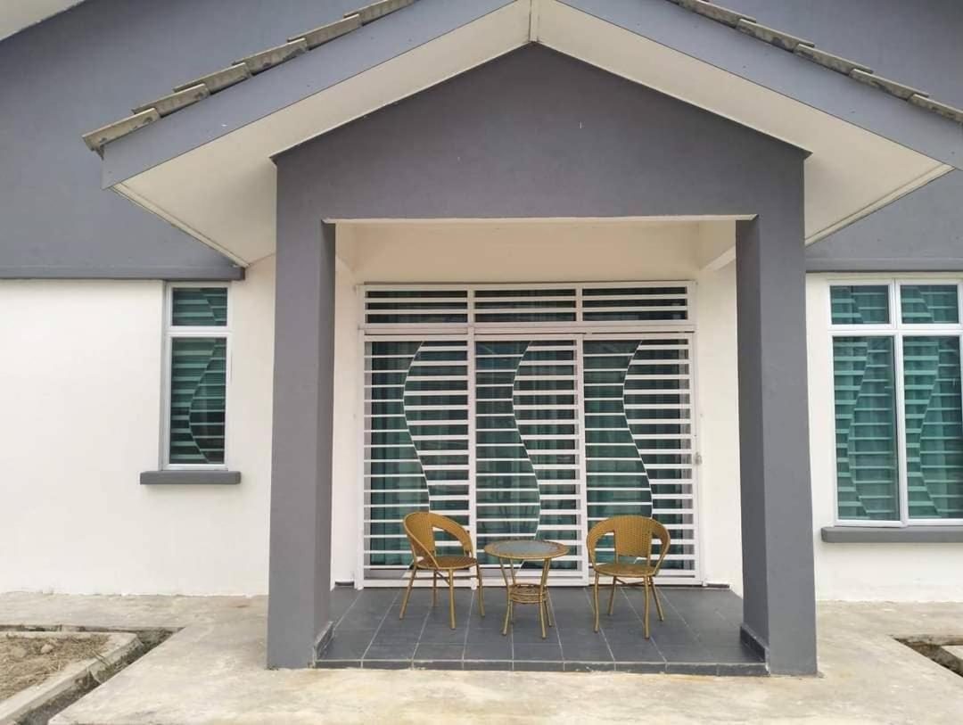 D'Sara Homestay Fully Furnished 3 Bedrooms All Aircond 2 Miles Centre Chukai Extérieur photo